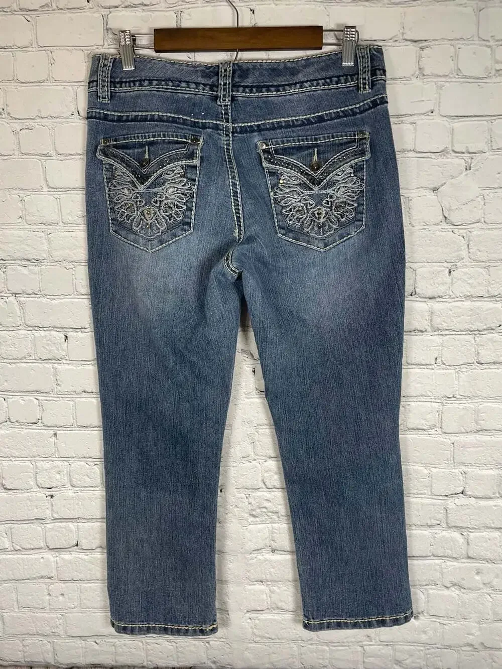 Nine West Date Night Fit Embellished Back Pocket Cropped Jeans Size 8 - Picture 1 of 5